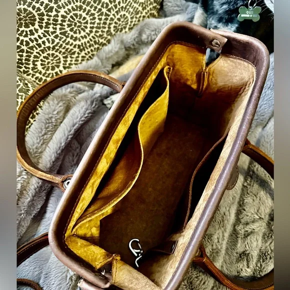 Saddleback Leather, Everyday Purse, Crossbody, Dark Coffee Brown - Picture 4 of 5